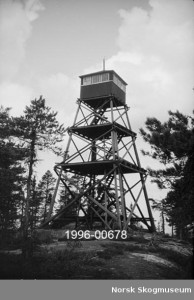 Tårnet på Byseterkollen - Kjerringhøgda skogbrannvaktstasjon i Enebakk